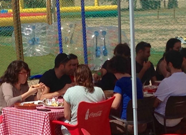 bar al lado del campo de juego